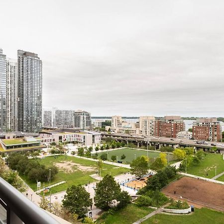 Stylish Downtown Lakeview Condo - One Free Parking Toronto Bagian luar foto